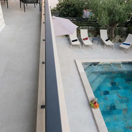 Amala - With Heating Pool Near Sukošan