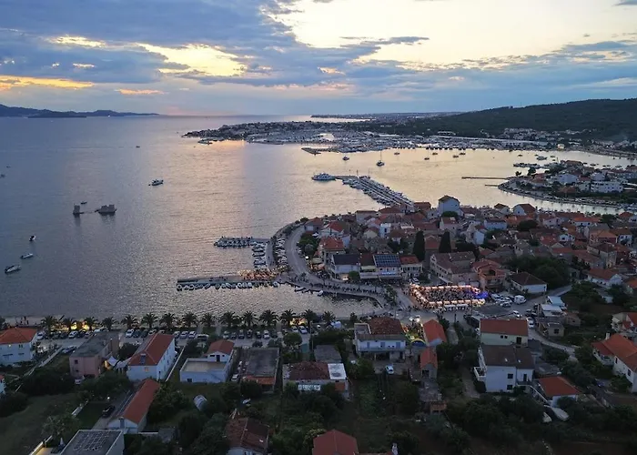 Amala - With Heating Pool Near ヴィラ Sukošan