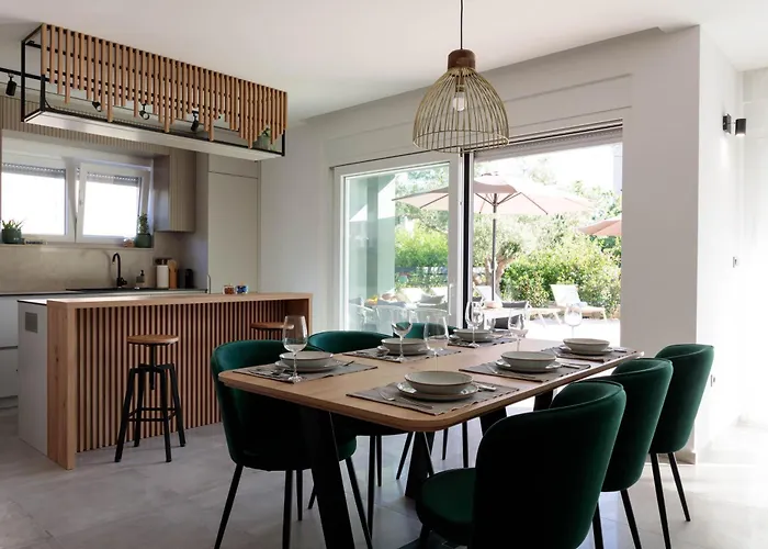 Amala - With Heating Pool Near ヴィラ Sukošan