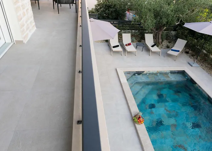 Amala - With Heating Pool Near Sukošan